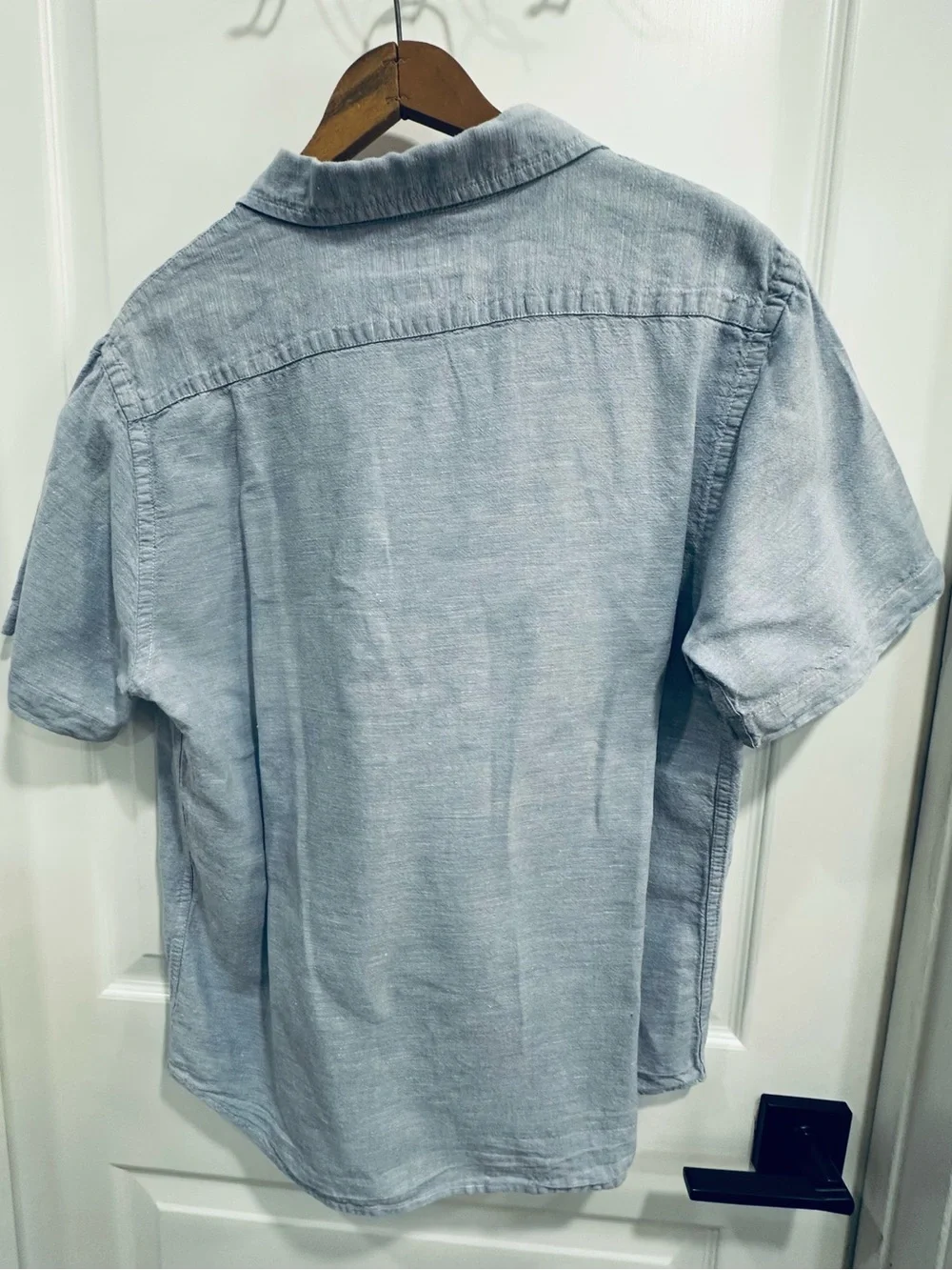 Banana Republic Men’s Light Blue Linen Short-Sleeve Button-Up Shirt Medium